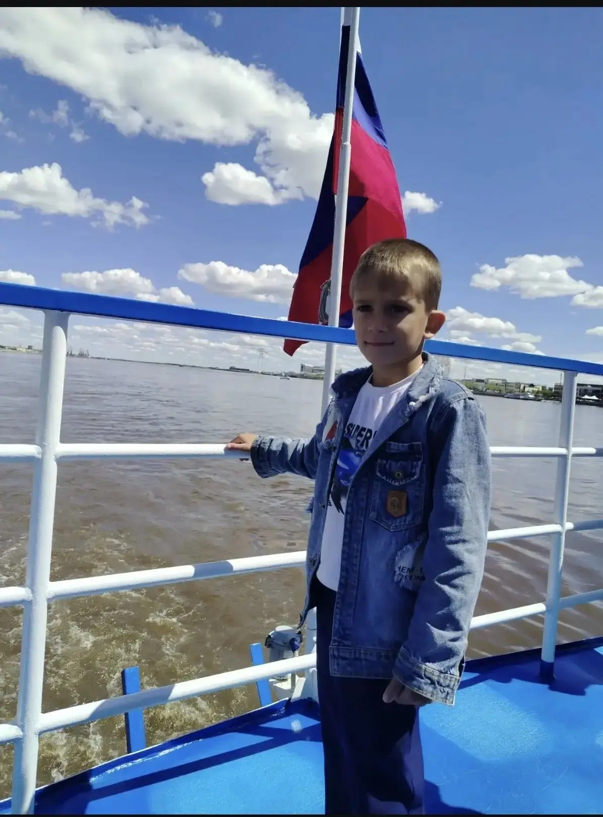 📸 Участник нашего фотокросса — Голубничий Степан, 2А класс — запечатлел триколор на фо...