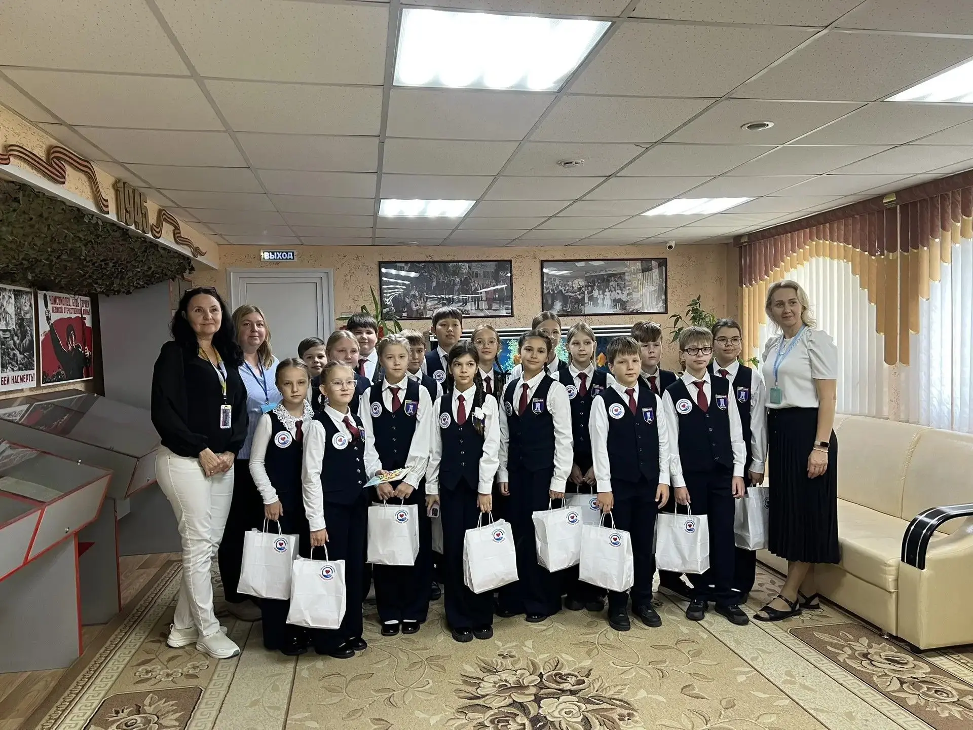 Сегодня по-настоящему теплый и уютный праздник - Международный день пожилого человека. ...