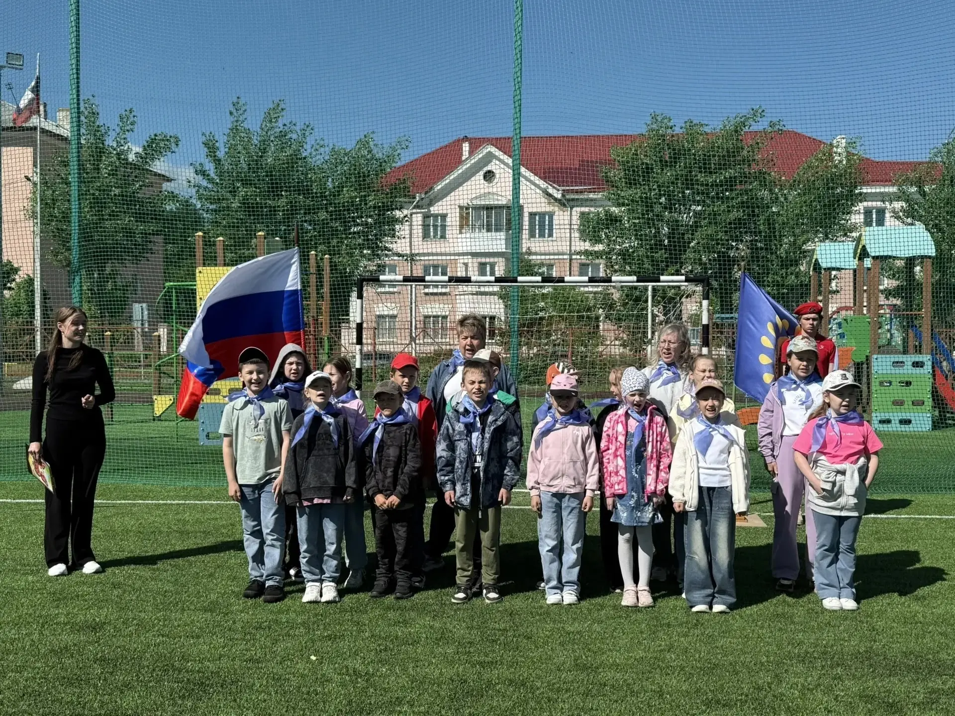 💫1 июня в МОУ СОШ № 1 состоялось торжественное открытие летнего оздоровительного лагеря «Солнышко»
