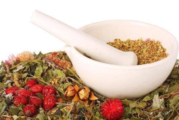​Для очищения крови и печени.

Через мясорубку пропустить 500 г клюквы и 300 г чеснока, 2 яблока или