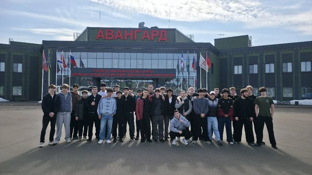 🎖️ НАШИ РЕБЯТА В «АВАНГАРДЕ»: УРОКИ МУЖЕСТВА И ПАТРИОТИЗМА!  8 учеников нашей школы провели незабыва