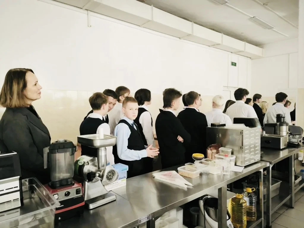 Профориентация в школе  Учащиеся 7Г класса посетили Хабаровский торгово-экономический техникум, где 