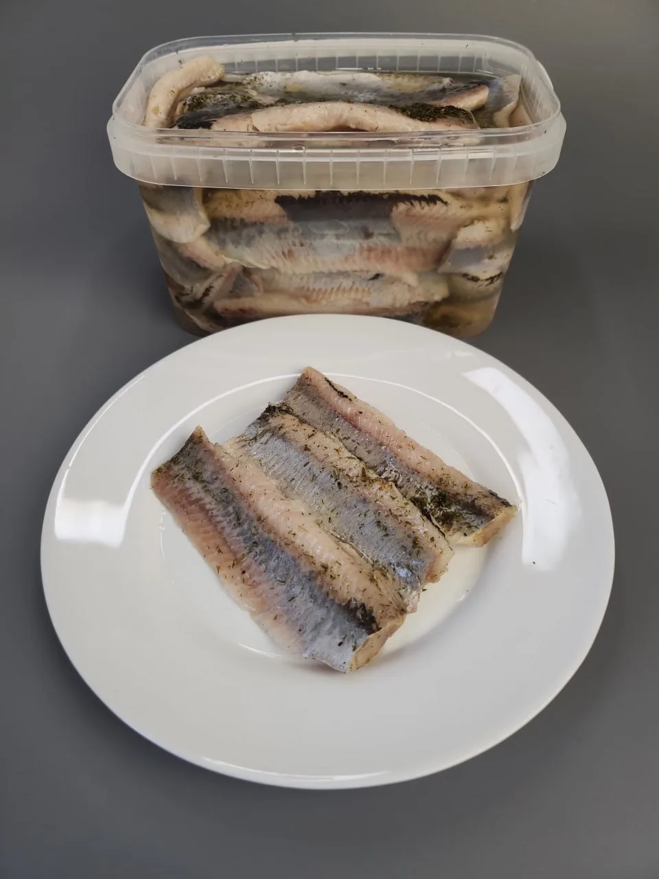 😋 Сельдь филе соленая в масле "Каприз" с укропом 2,5 кг.  Цена: 41 руб 80 коп за 100г с НДС.  ☎️По в