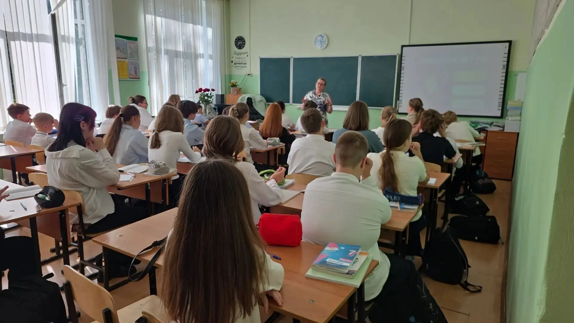 Советник директора по воспитанию провела для ребят из 7 «Б» класса увлекательную беседу...