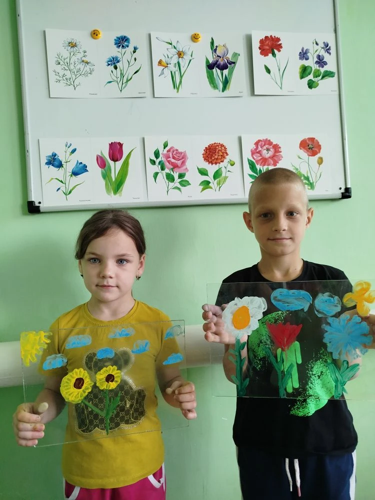 ✨🎨 Пальчиковая арт-терапия на стекле: творческое занятие для малышей ✨🎨

Педагог-психолог Ирижипов