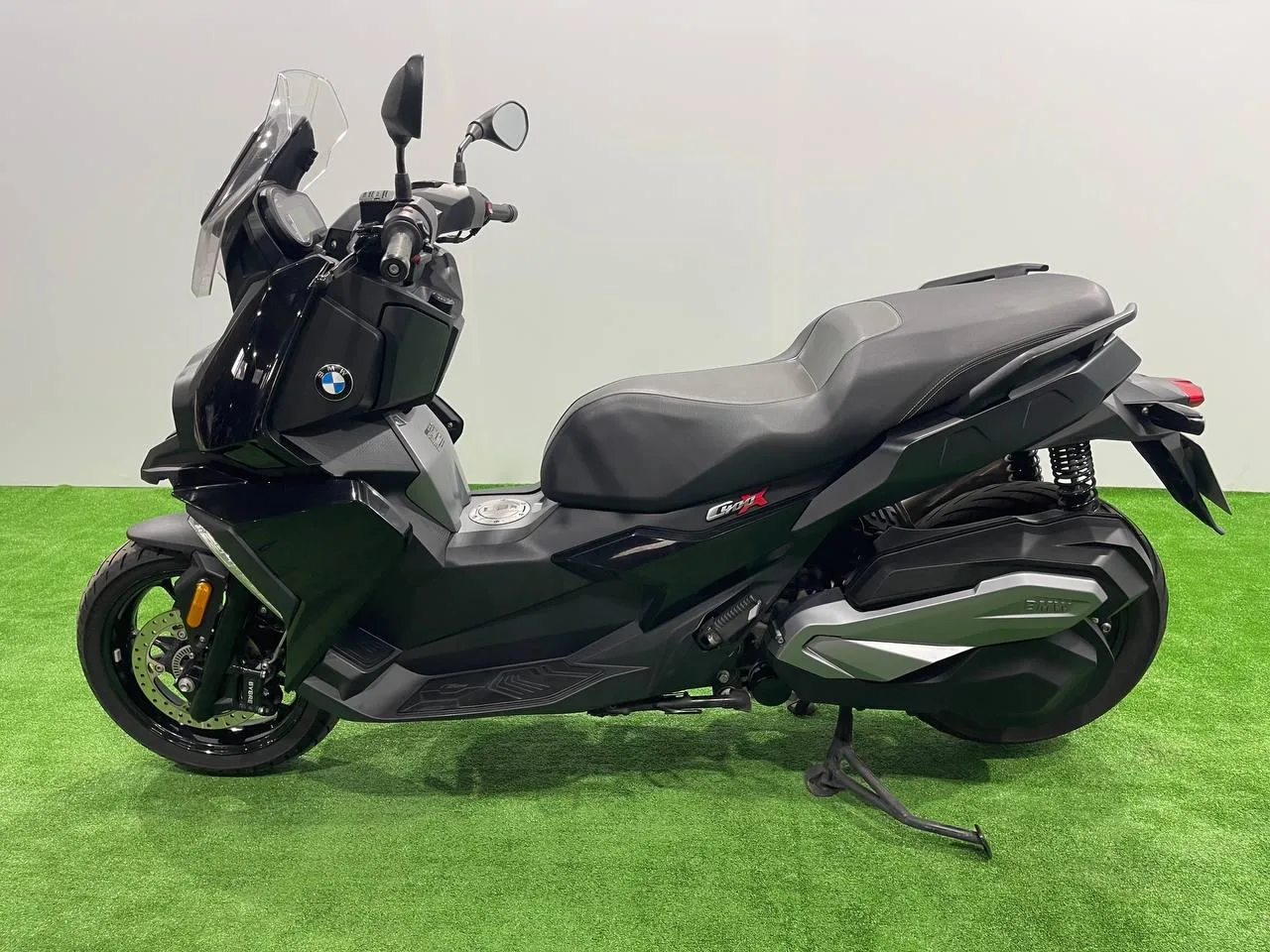 BMW C400X в наличии во Владивостоке  Характеристики:  - 2019 год - объем 350 см3 - Аукцион AUCNET - 