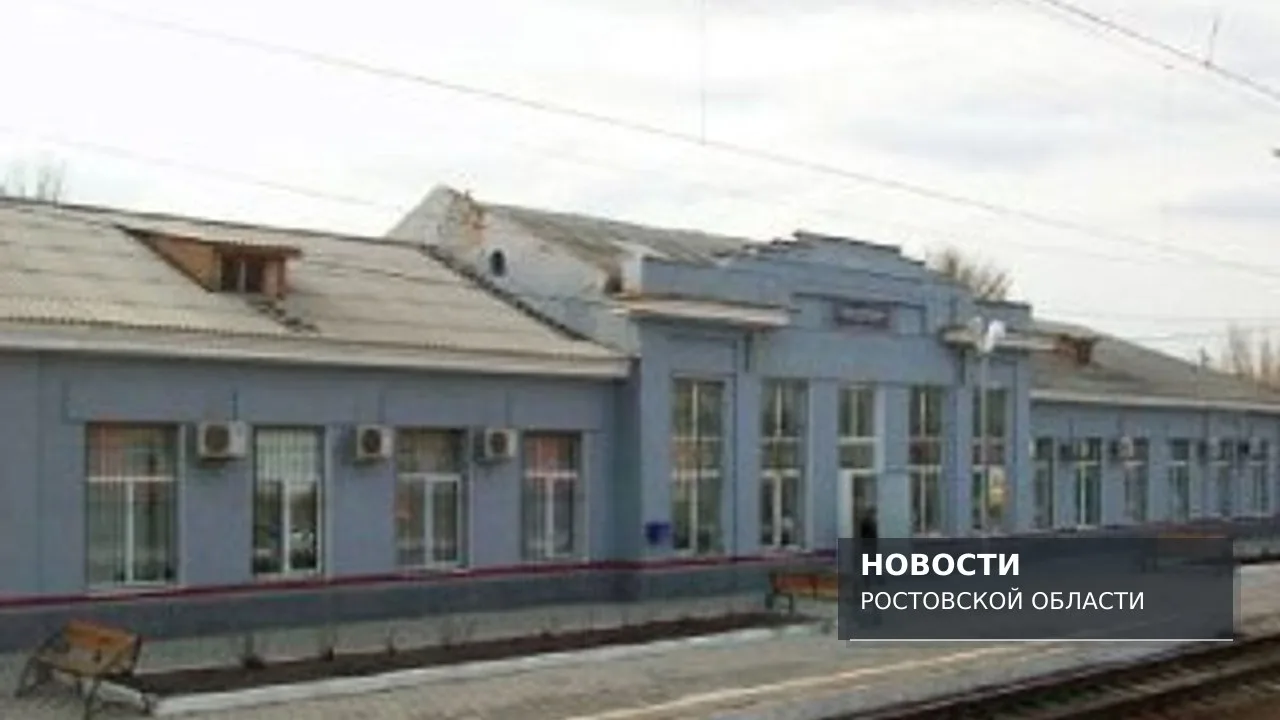 Десять подростков взломали дверь станции Каменоломни и прятались в здании