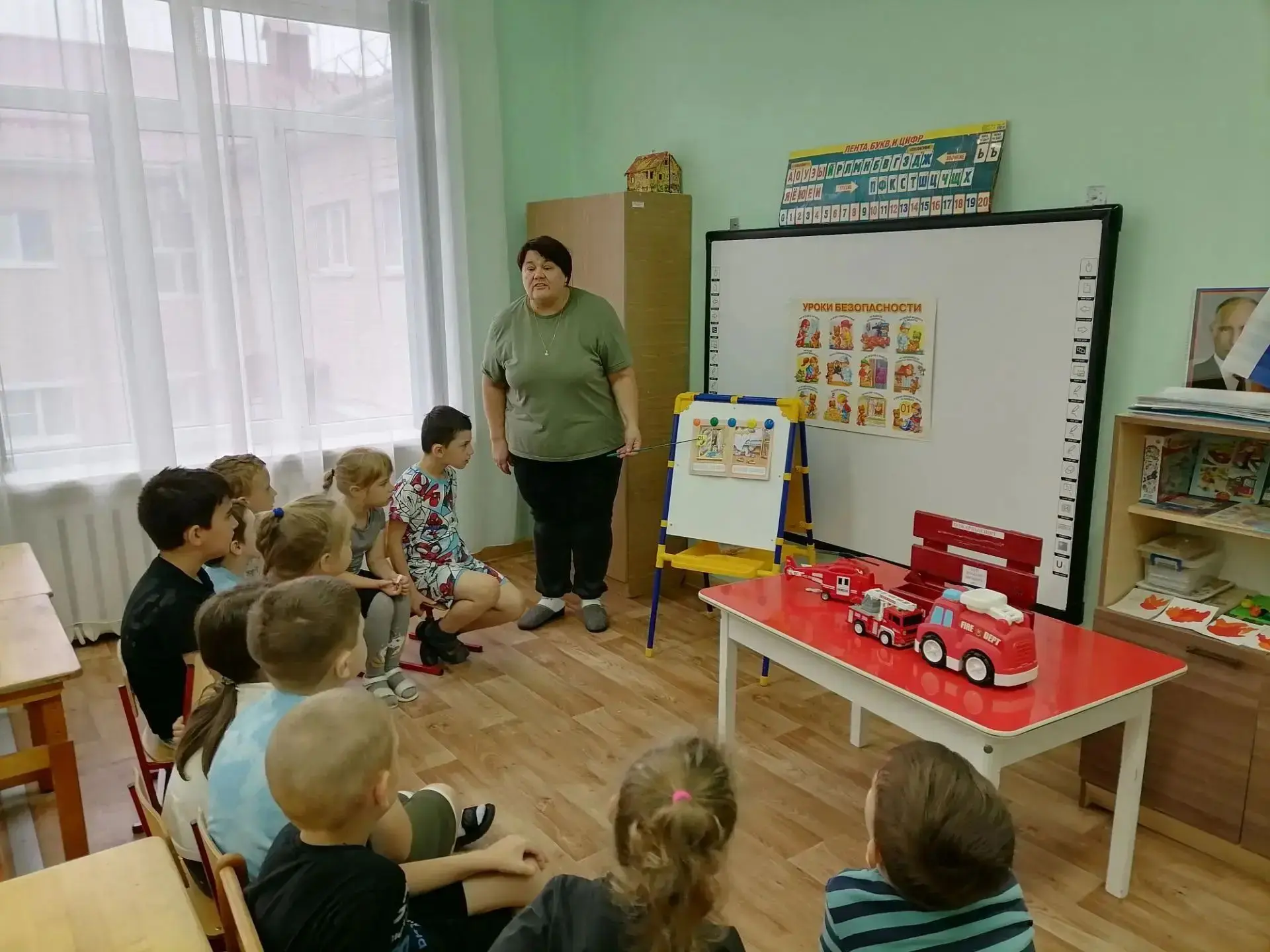 Сегодня в логопедических группах "Совята" прошло занятие по пожарной безопасности. "Ост...