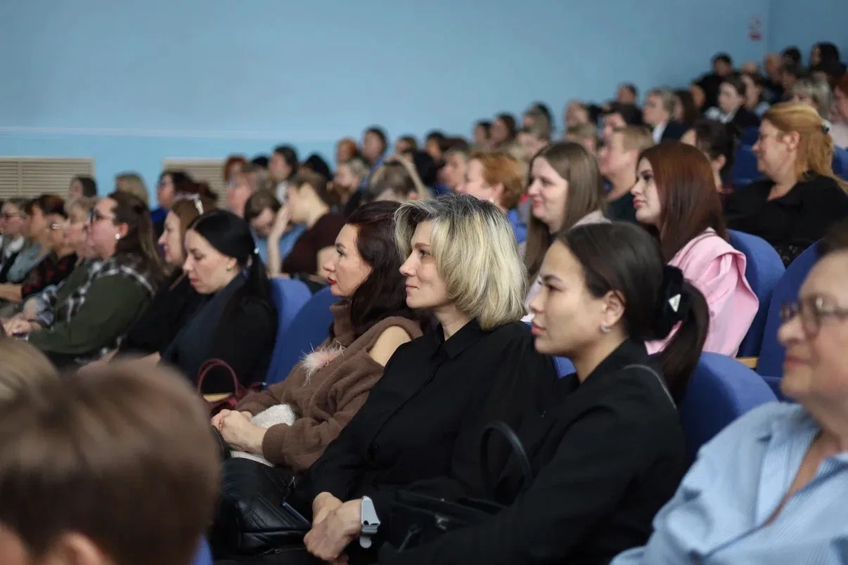 Приняла участие в закрытии конкурса «Учитель года - 2026». В этом году он проходил в 37-й раз. На сц