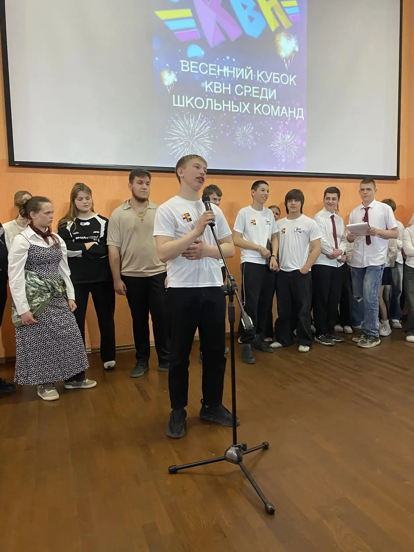 🎭 28-го апреля наша школьная команда веселых и находчивых ребят «Четыре причины и одна главная» (рук