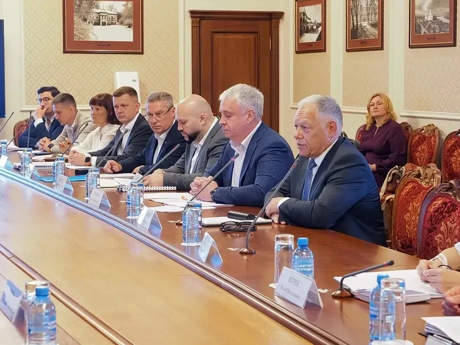 📍Глава Автодора Вячеслав Петушенко провел рабочую встречу с губернатором Калужской области Владисла