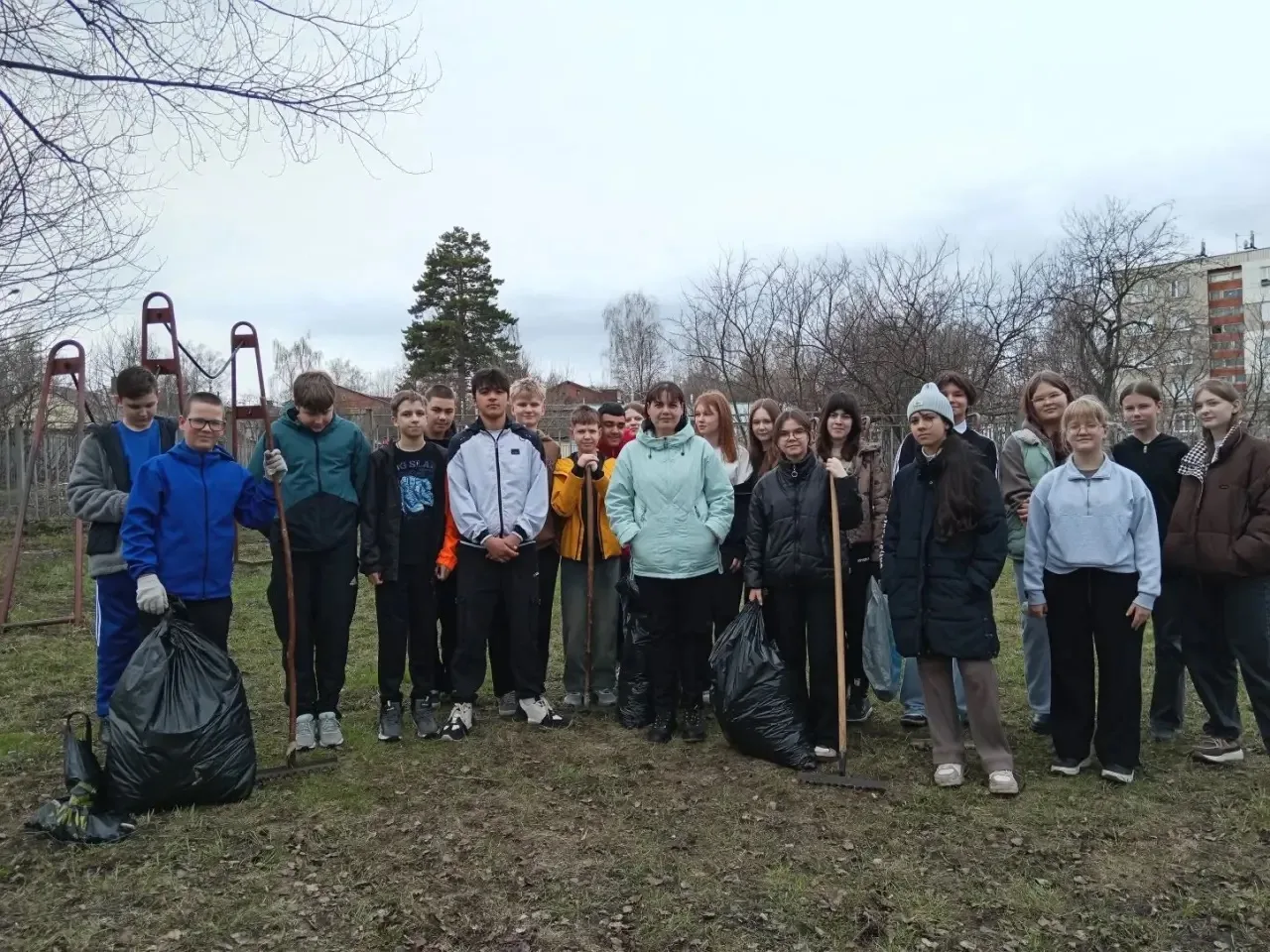 🌿 Субботник: вместе делаем мир чище!  Сегодня в нашем лицее состоялся большой  общешкольный субботни