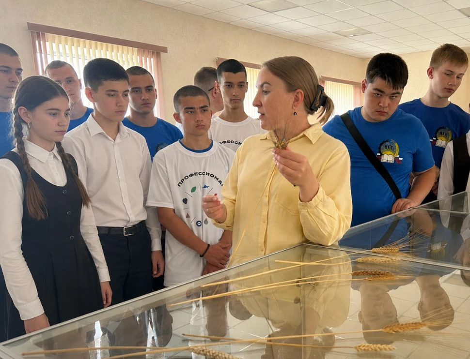 Для студентов и школьников прошла увлекательная экскурсия на предприятие

В рамках национального про