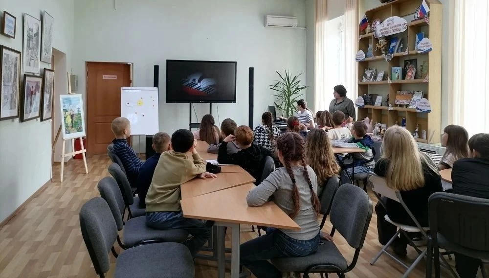 #ЛетниеЧтения
🌸Ромашковое настроение в библиотеке Сегодня в нашей библиотеке было по-особенному теп