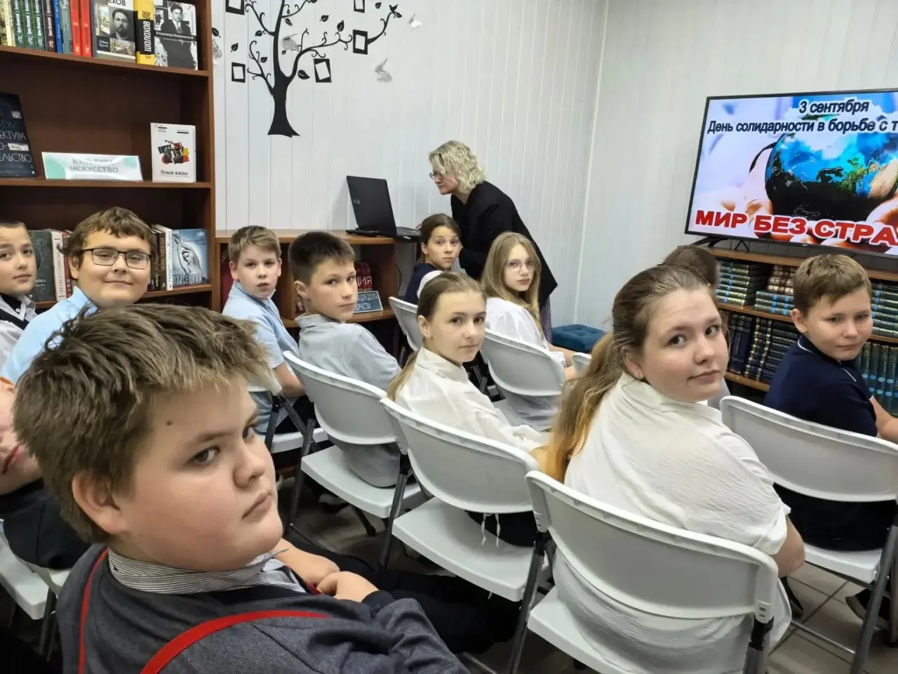 Сегодня в нашей школе (п.Радужный 25) и в Радужненской сельской библиотеке были проведе...