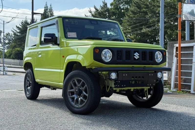 SUZUKI JIMNY 4WD JB64W 2023
✅Комплектация — XC 4WD
✅Пробег — 67 тыс.км
✅Оценка аукциона — 3.5 
✅Дата