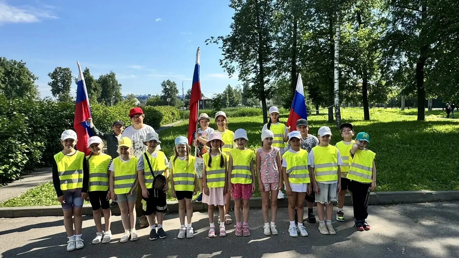 Богородск | Нижний Новгород🏡

От сердца к символу: в ЦВР прошла акция «Флаг во дворах» 🇷🇺

В Цент