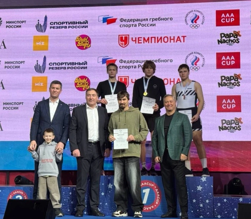 Владислав Макаров, ученик нашей гимназии, завоевал золото на первенстве России по гребле-индор среди