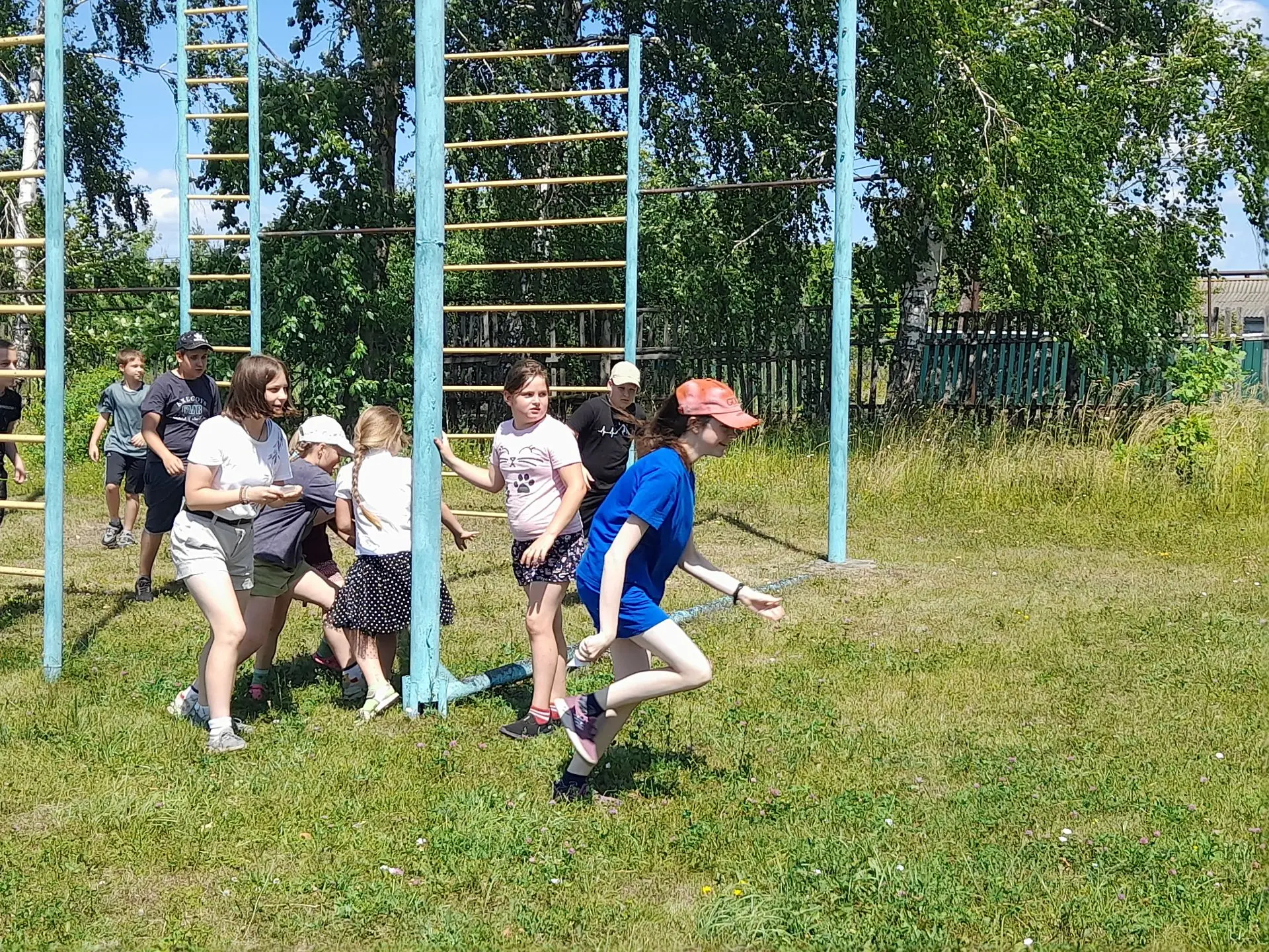 📌На школьной спортивной площадке прошли спортивные игры. Учащиеся смогли проявить ловкость, скорост