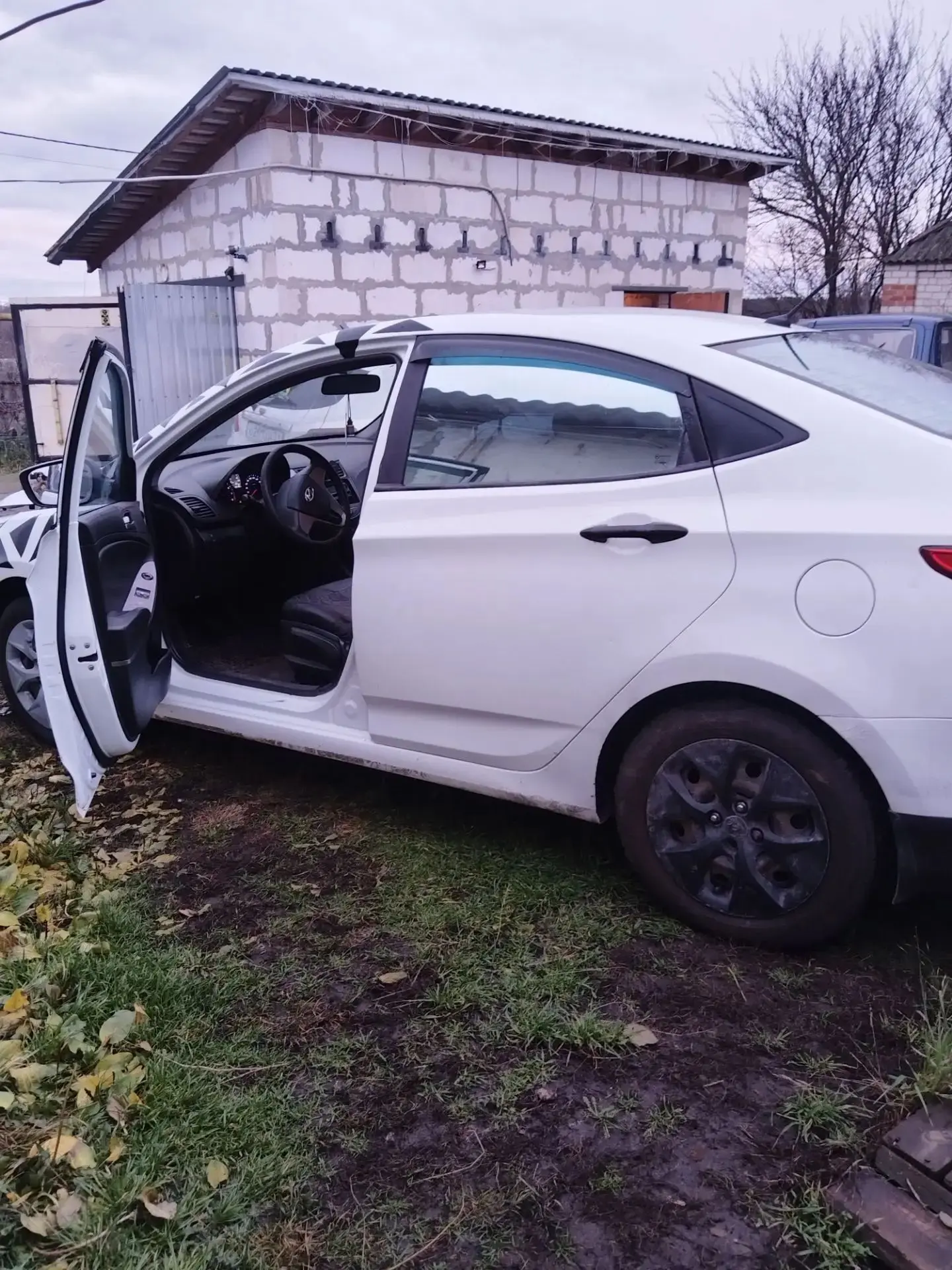 Продам автомобиль хюндвй солярис 2014 года в хорошем состоянии пробег 120000 есть недоч...