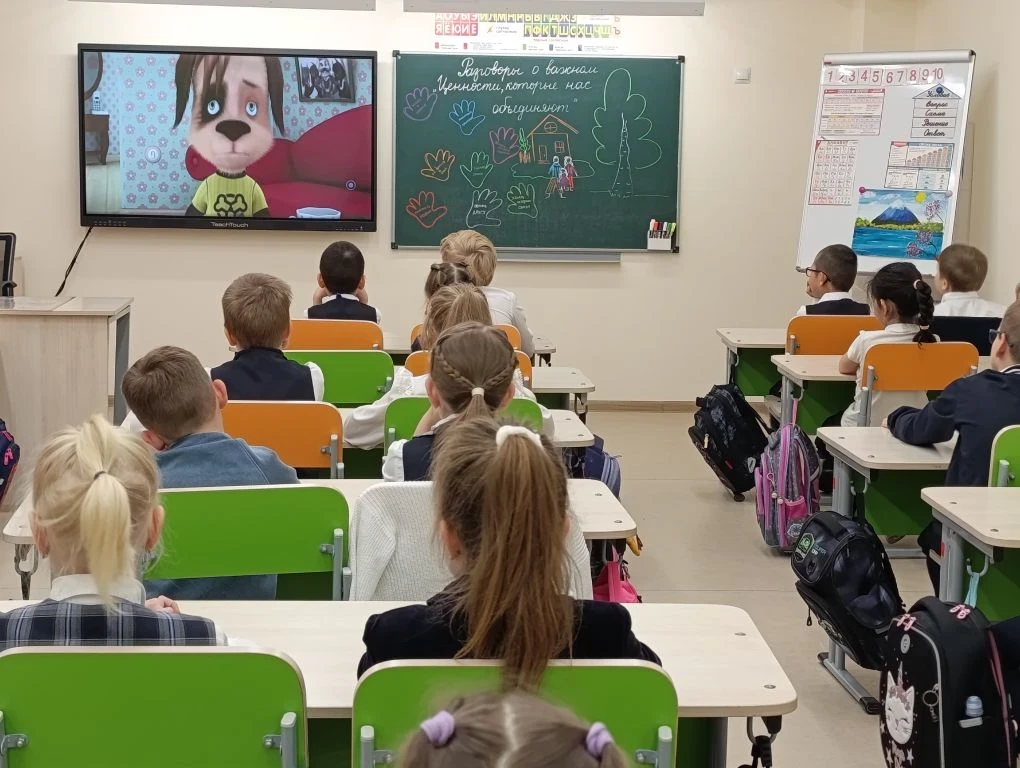 📢 В МАОУ «Школа №10» состоялось очередное занятие «РАЗГОВОРЫ О ВАЖНОМ» 🇷🇺  В рамках цикла внеурочных