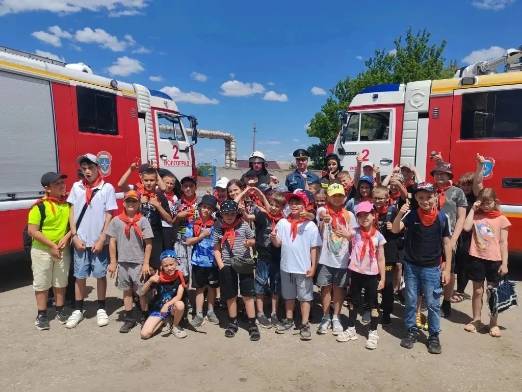 Ребята нашего пришкольного лагеря побывали на увлекательной экскурсии в пожарной части Краснооктябрь