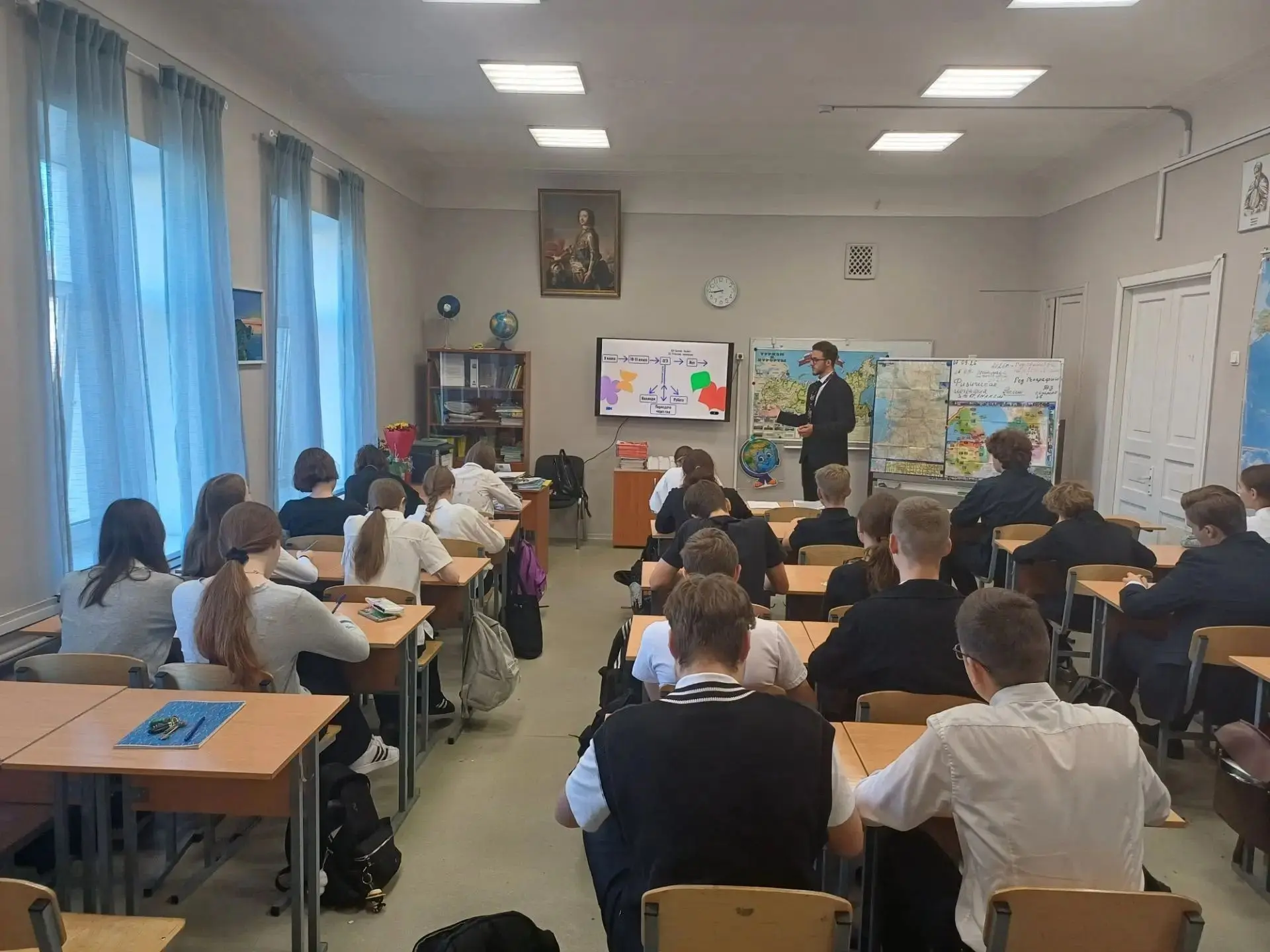 "ОГЭ - твой первый шаг во взрослую жизнь" - это тема занятия, которое прошло в 9к класс...