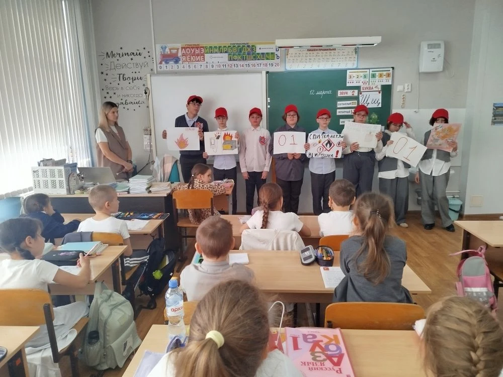 Выступление отряда юных пожарных