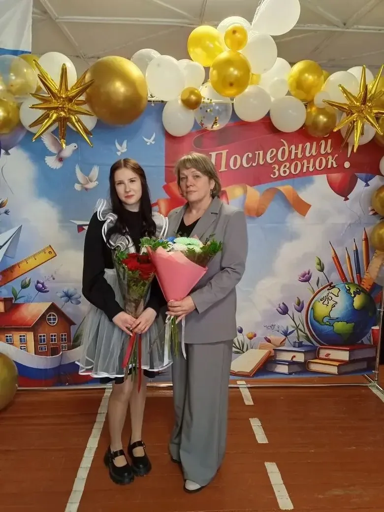 Поздравляем с окончанием 9-го класса! Позади девять лет учебы, и сегодня ты стоишь на п...