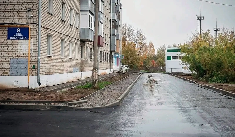 Завершают ремонт двух дворов: на ул. Карла Либкнехта,9 и пр. Мира, 17.