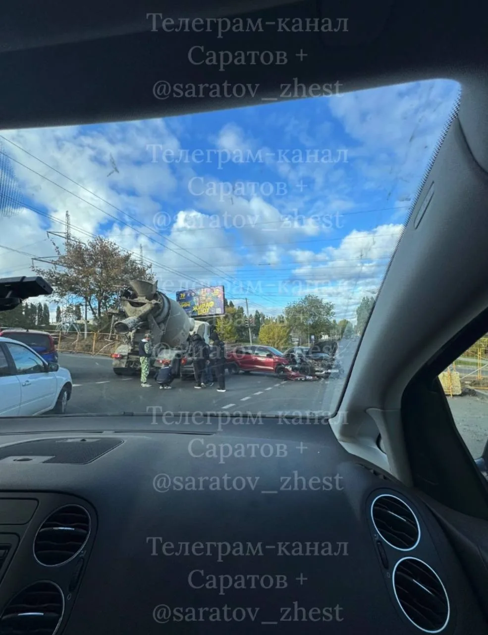 Авария на перекрестке магнита экстра в Солнечном.