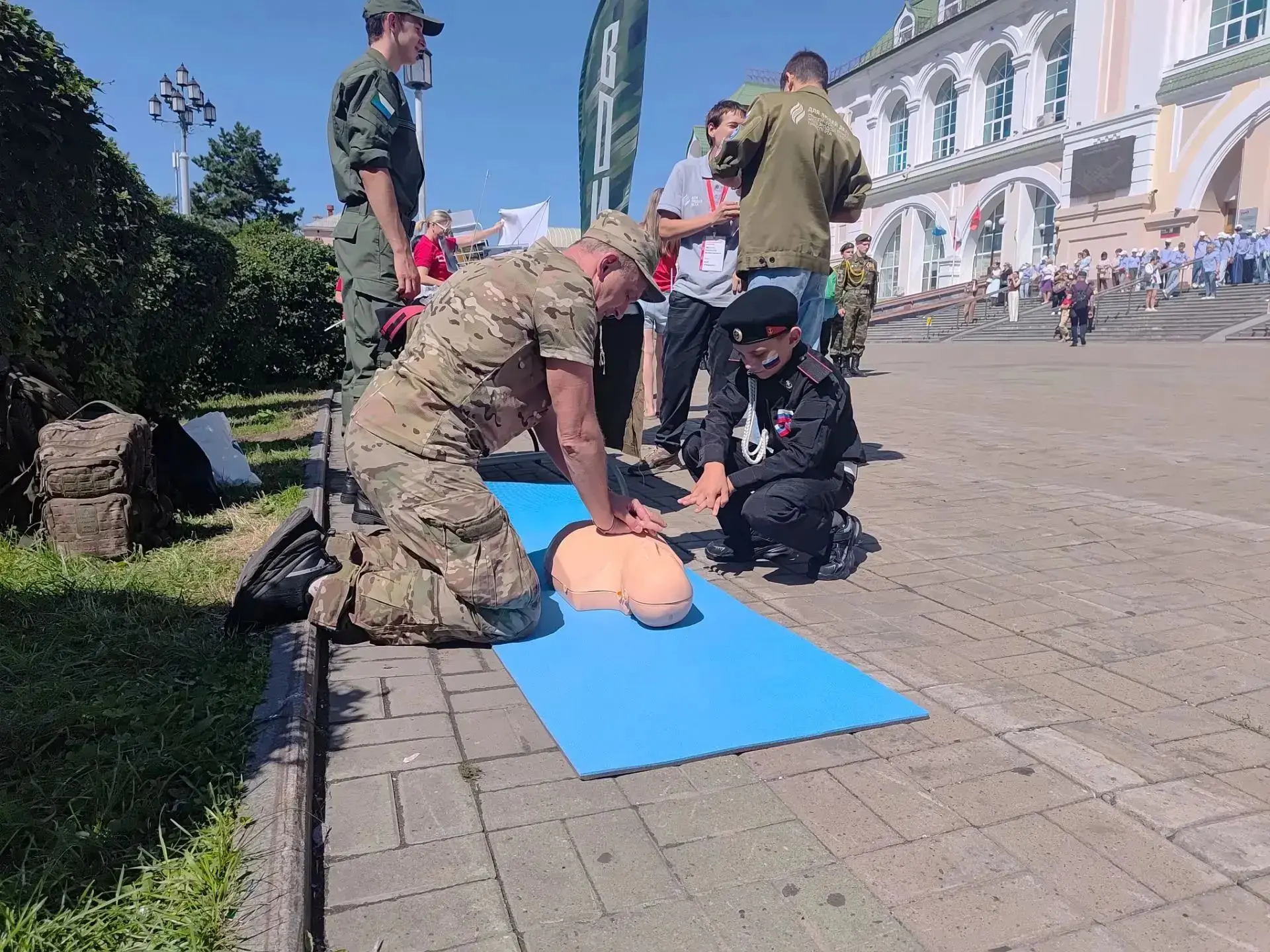 🇷🇺21 августа,на привокзальной площади состоялось торжественное мероприятие ко Дню Гос...