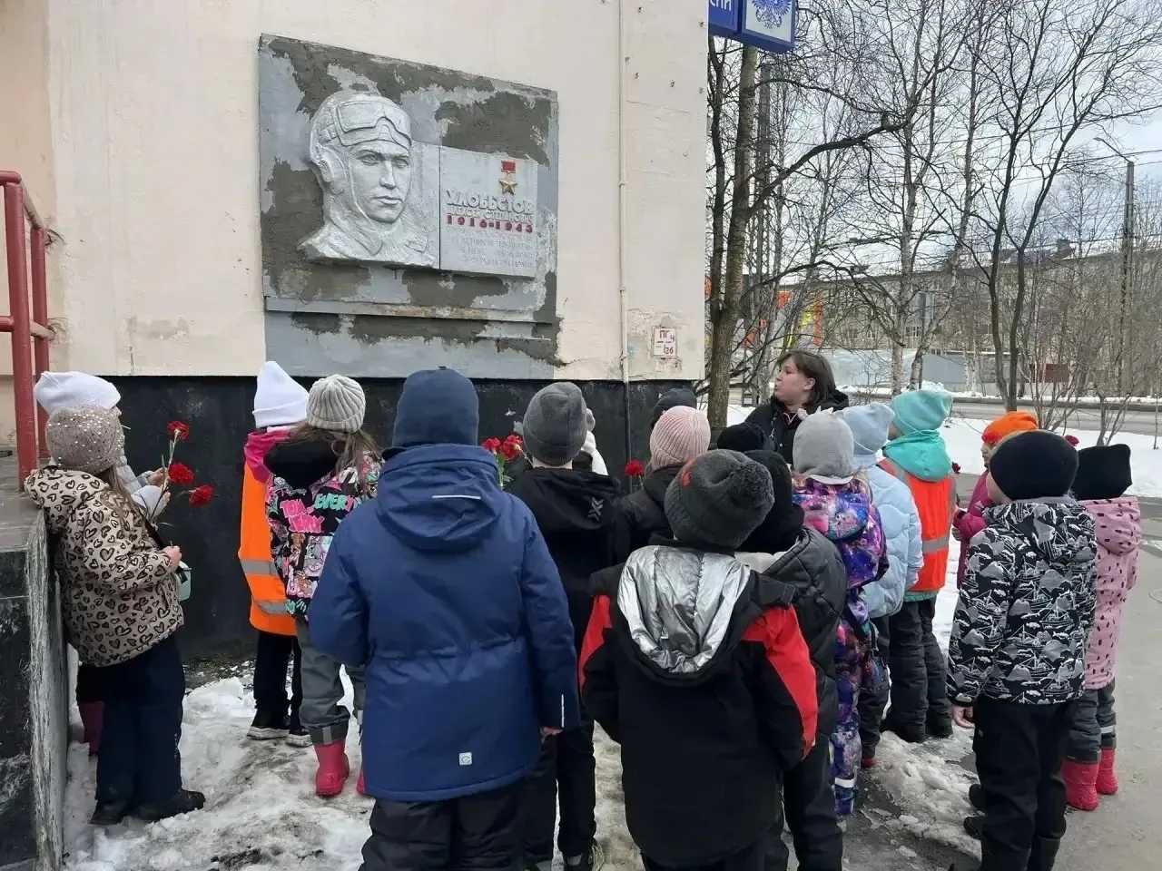 💪 Маленькие руки — большая память: наши самые юные ученики почтили память героя!  В рамках Всероссий