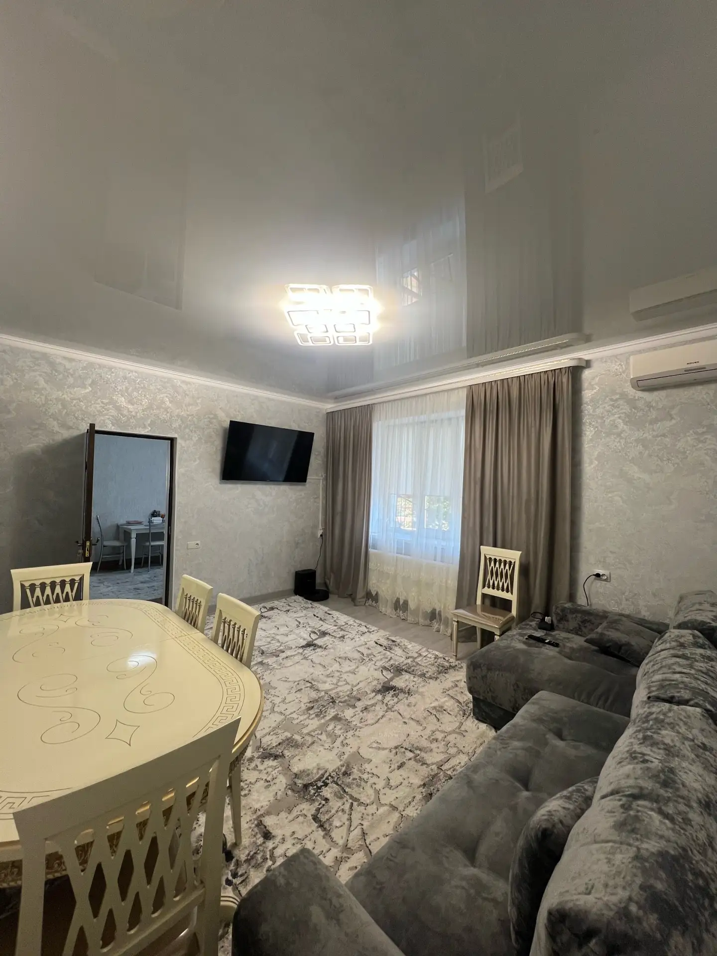 #СУДАК  Сдается уютный дом под ключ в районе кипарисовой аллеи. 4 спальные комнаты, полностью оборуд