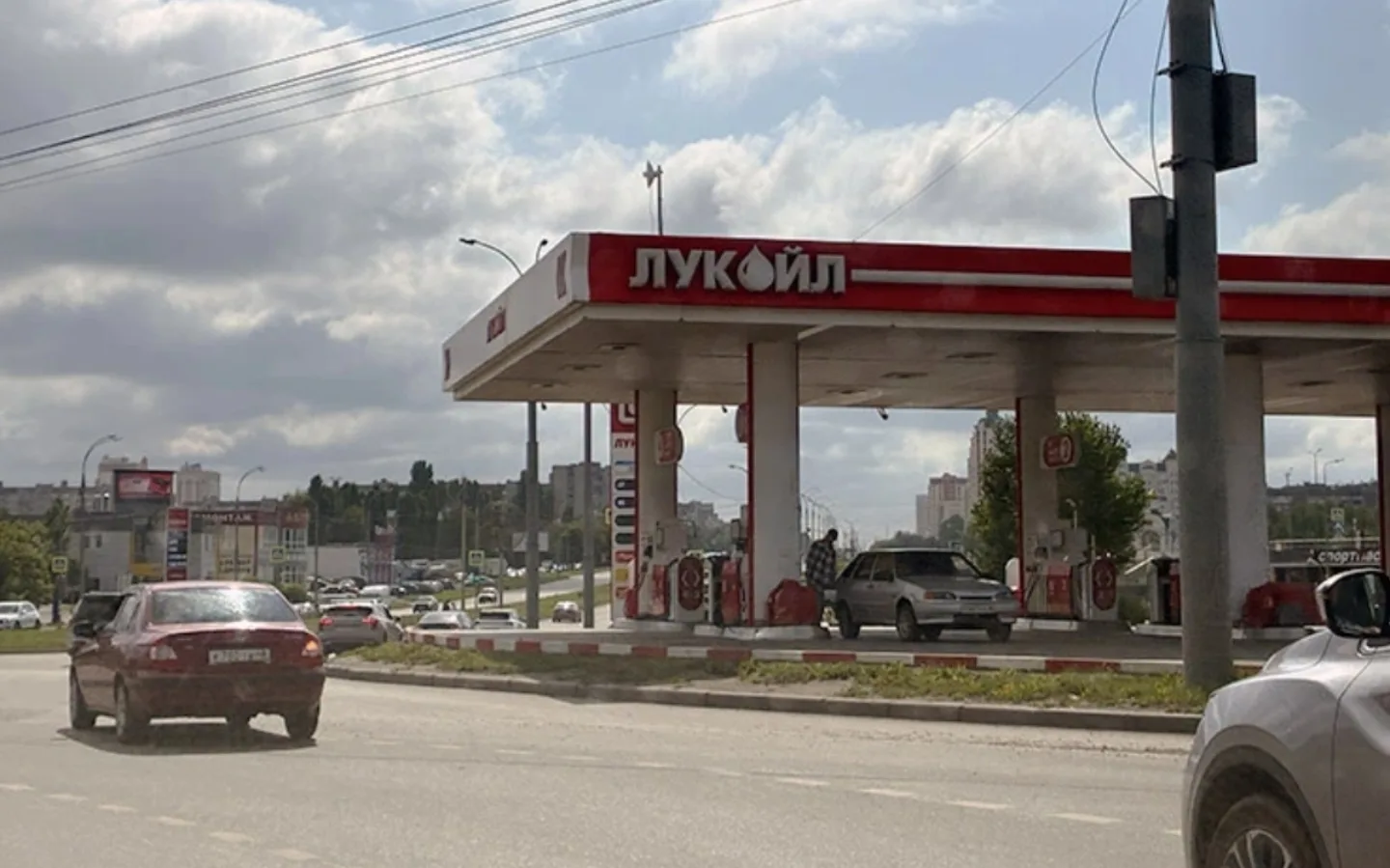 Цены на бензин в Липецкой области продолжают расти.