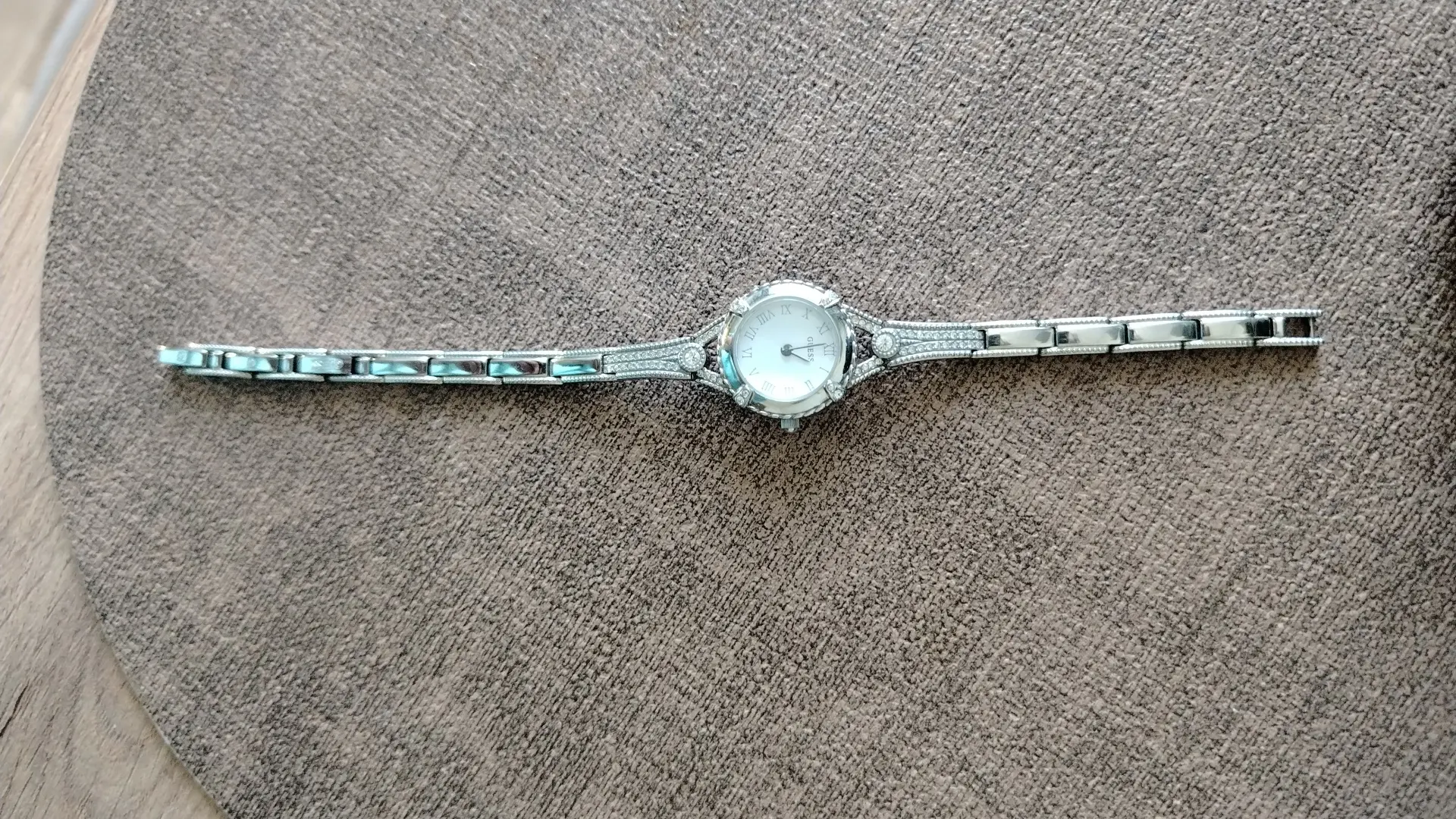 Продаются часы новые марки Guess 4500р. 89053101230