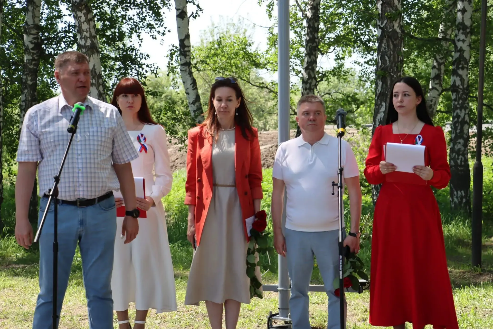 В рабочем поселке Горный, в Сквере воинов-интернационалистов, открылась Аллея Славы, по...