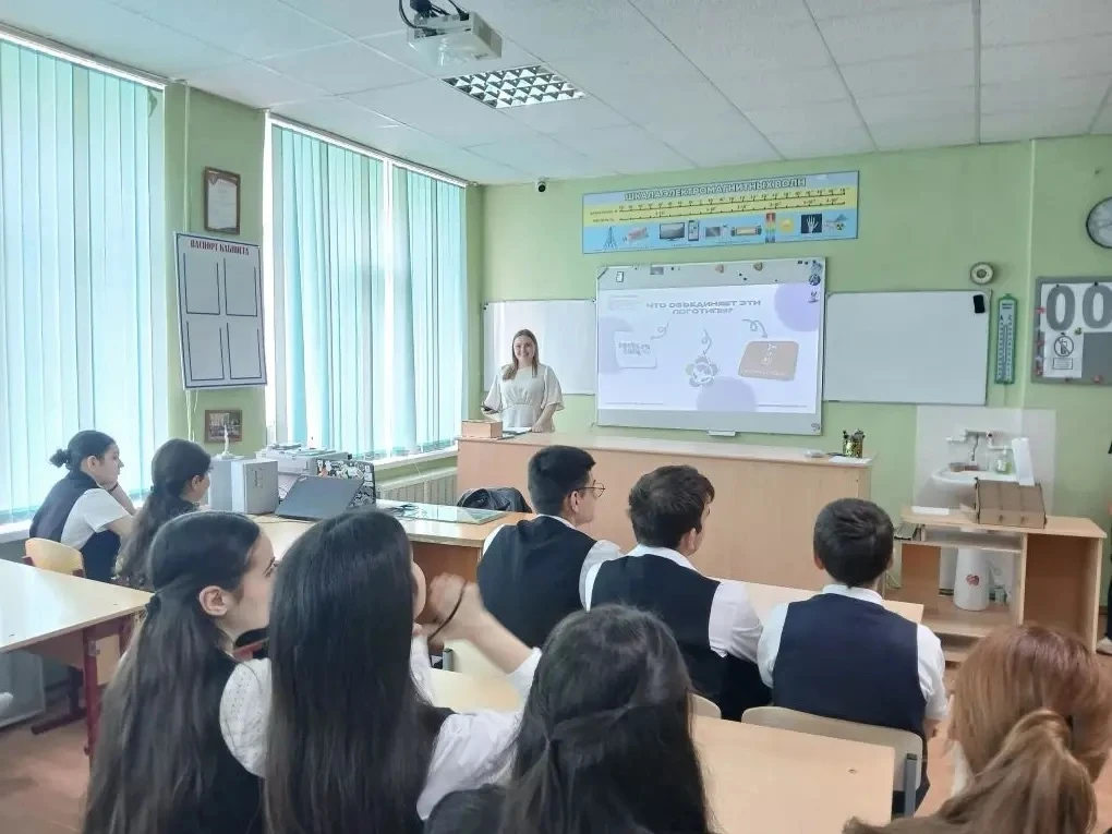 🗣️ Встреча со специалистом по молодёжной политике  Сегодня состоялась встреча учащихся 9‑х и 11‑х кл