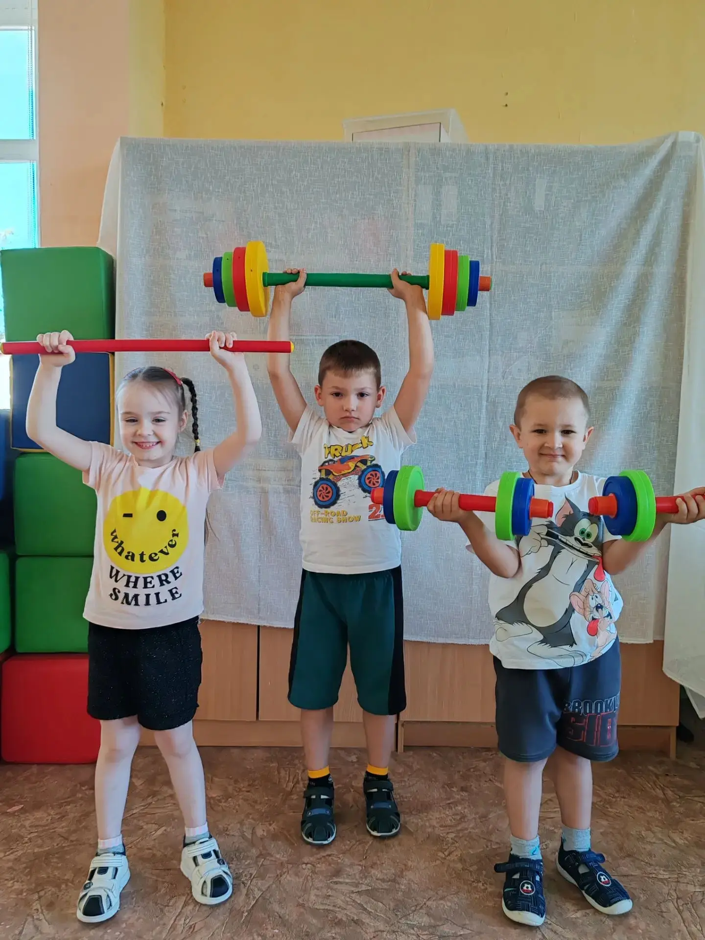 Спортивные игры: движение — залог здоровья! 🧘‍♂️✅ Сегодня ребята средней группы "Б" провели занятия
