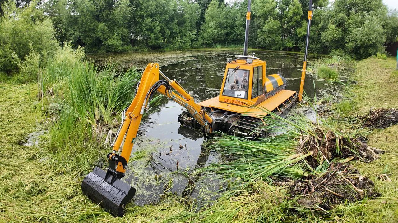 🚜 Экскаватор-амфибия «Боцман» начал очистку первого водоёма — пруда в деревне Новогрязново

За неск