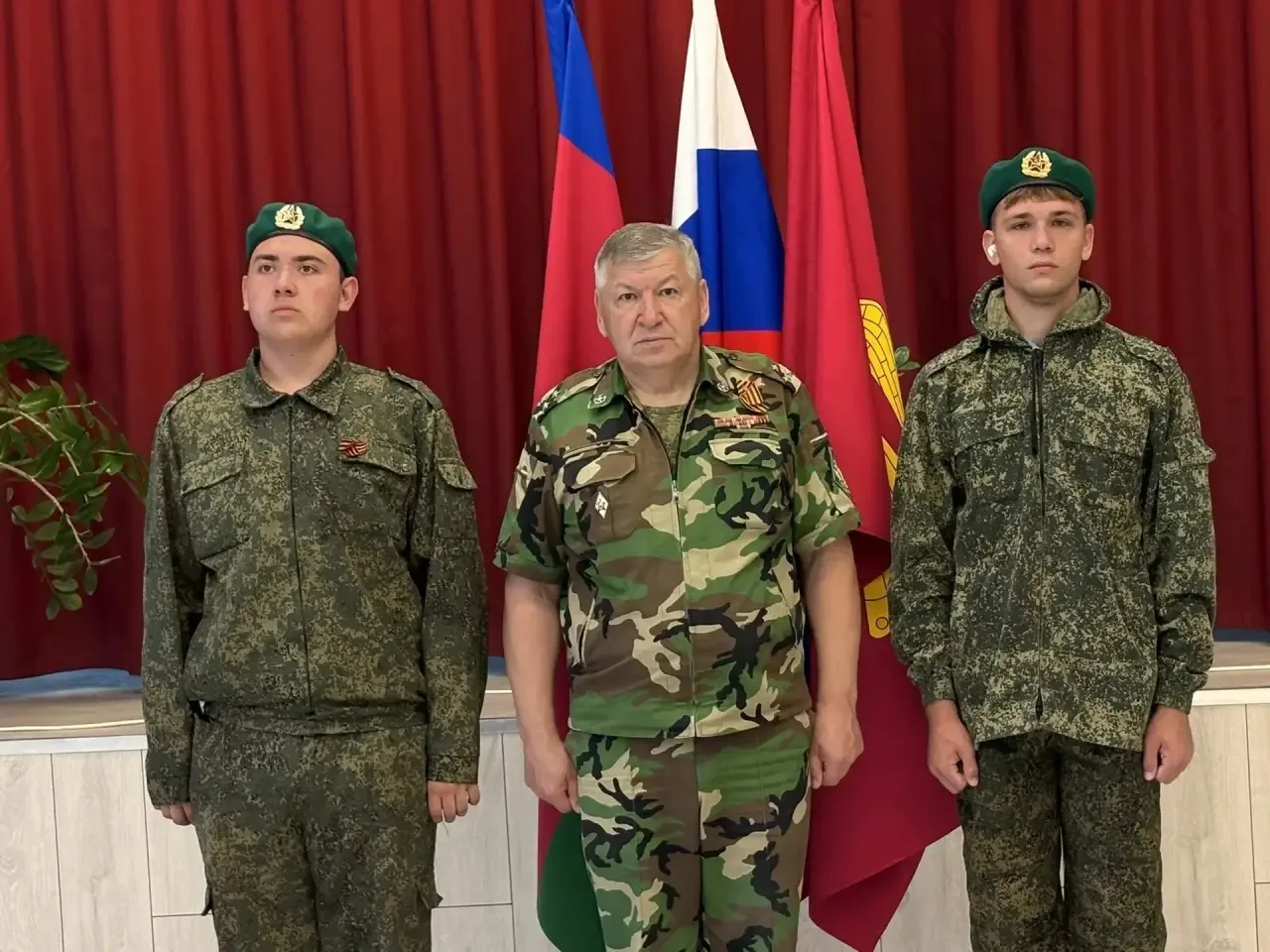 С наступающим Днём России! 🇷🇺

Учебные будни позади, а впереди — праздничные выходные, посвящённые