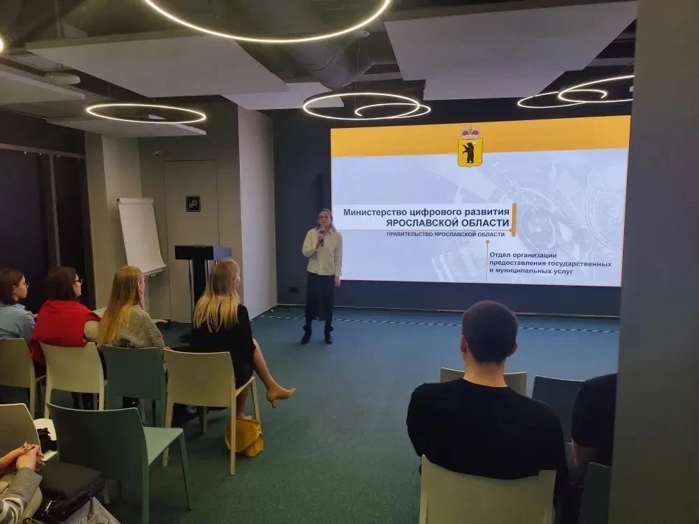 📊 Студенты и преподаватели факультета социально-политических наук приняли участие в открытом диалоге
