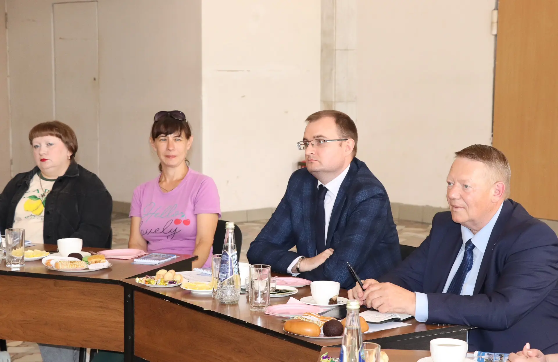 Николай Панков поздравил соцработников Калининского района с профессиональным праздником
