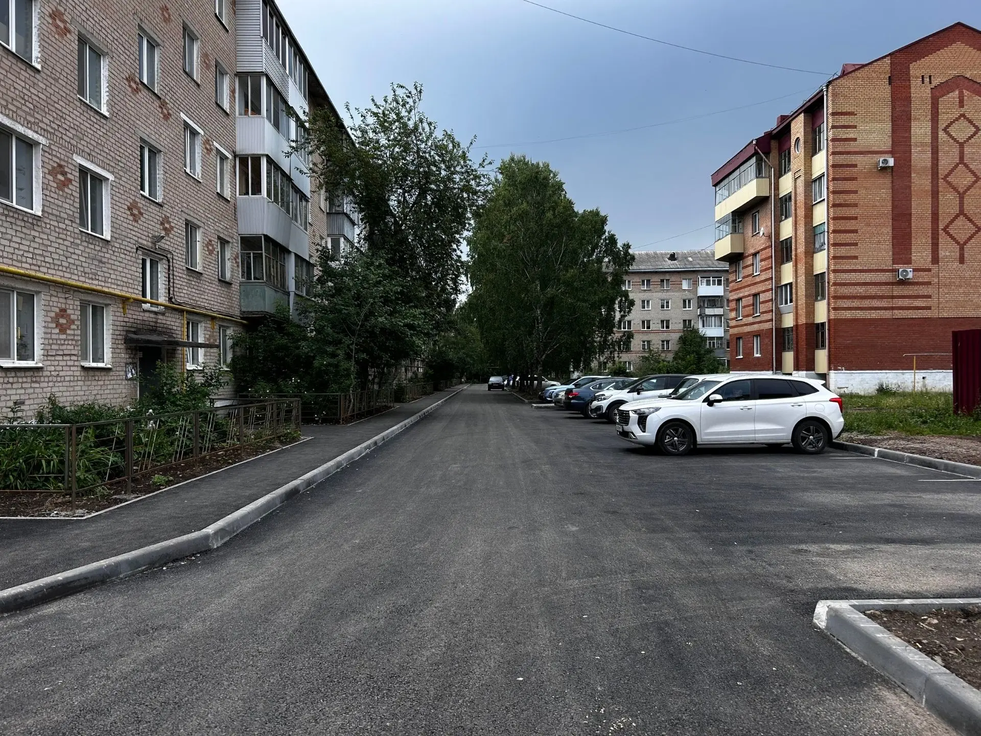 🚘Где припарковать машину, можно ли пройти по двору без луж и будет ли место для детских игр - вопро