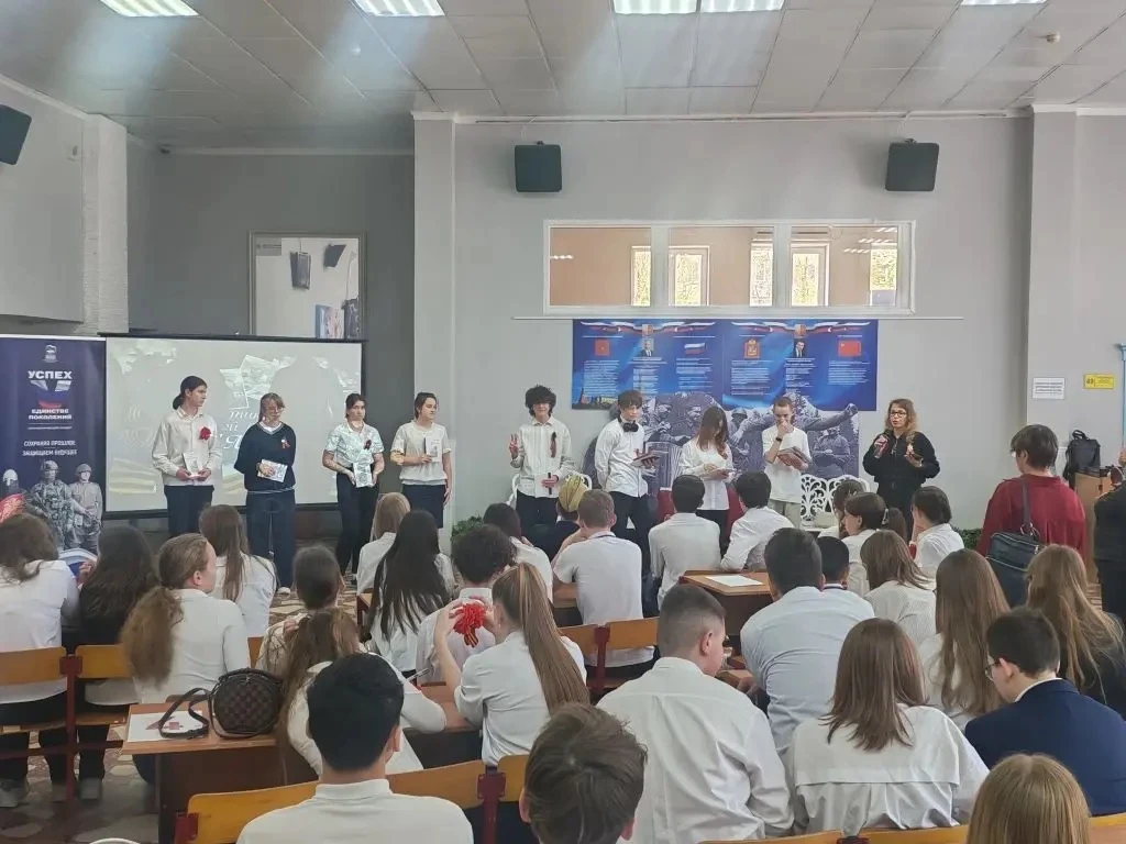 📢 8Б класс принял участие в викторине ко Дню Победы!  Сегодня, 5 мая, ученики 8Б класса с азартом и 