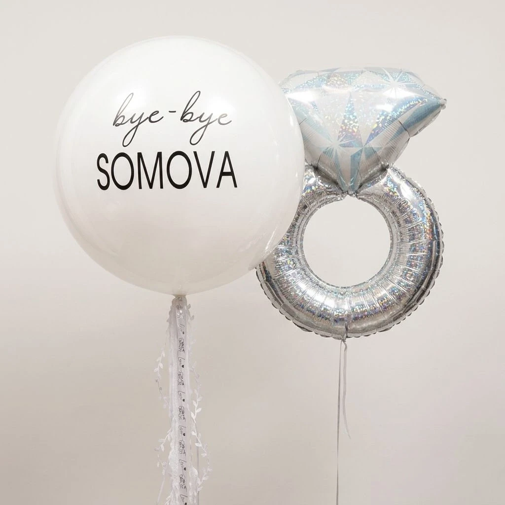 Сомова уходит... с кольцом и кружевными лентами. 💍