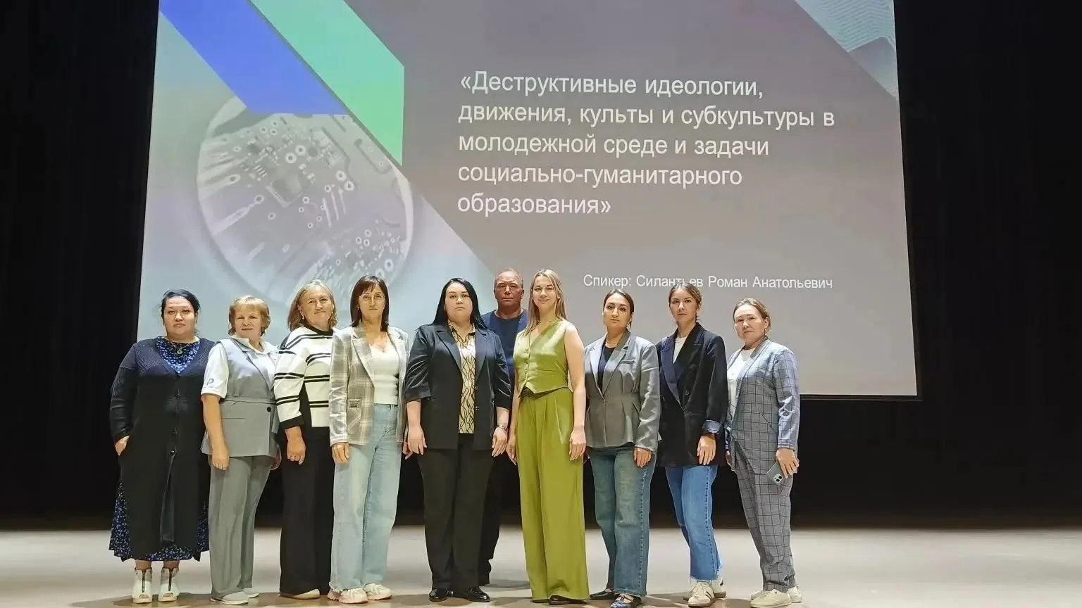 🇷🇺 Советник директора лицея Назипова Л.Р. приняла участие в республиканском семинаре.

В центре вн