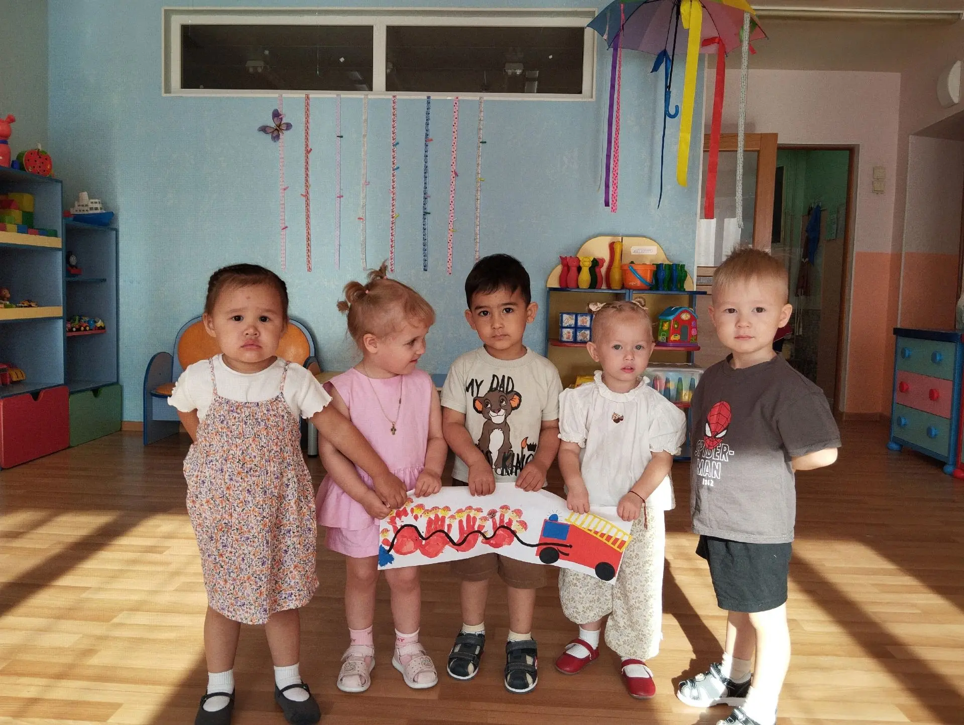 В ранней группе "Бабочки" ребятам рассказали о работе пожарных. Дети узнали, что пожарн...