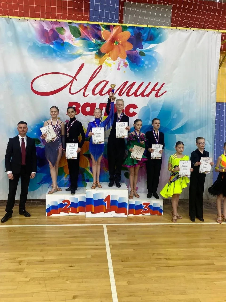 8 марта состоялся турнир по бальным танцам «Мамин Вальс»! 💃🕺 Наш ученик из 5 "Г" класса, Иван Кабыто