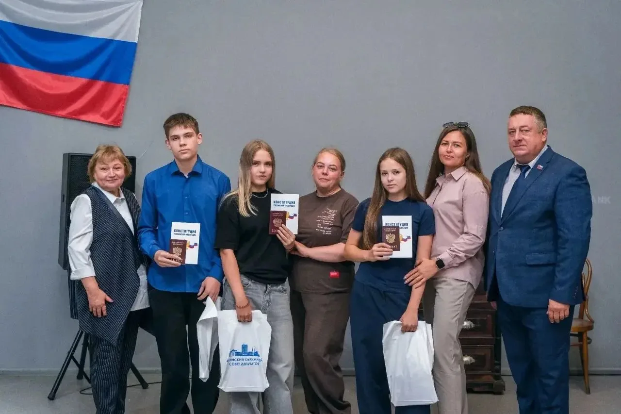 🇷🇺 Юным жителям Ачинского муниципального округа вручили первые паспорта